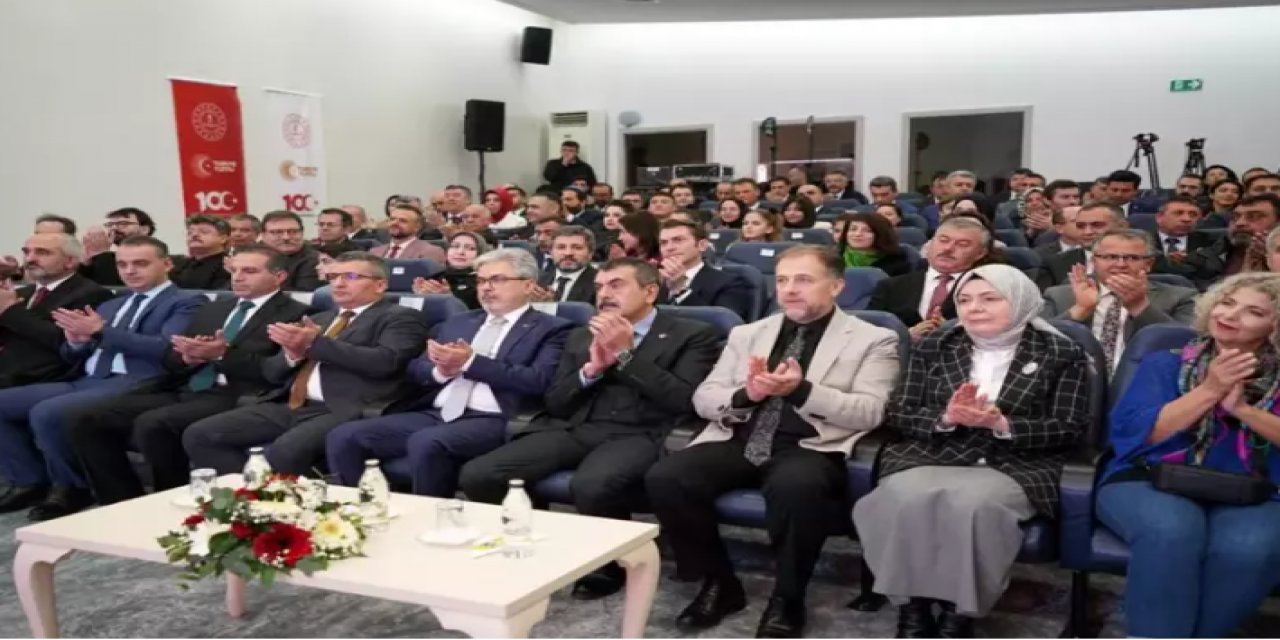 Bakan Tekin, Kısa Film Yarışmasında Dereceye Girenlere Plaket Verdi
