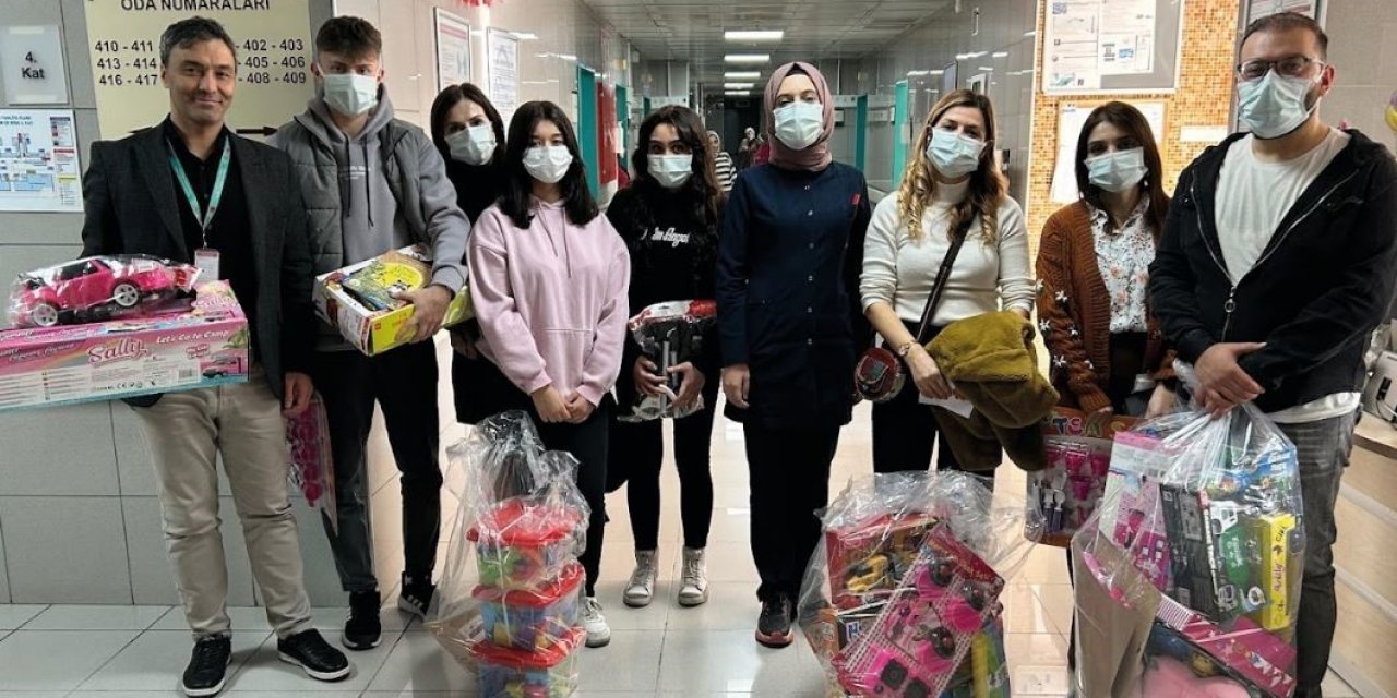 Lise Öğrencilerinden Kanser Hastalarına Anlamlı Hediye