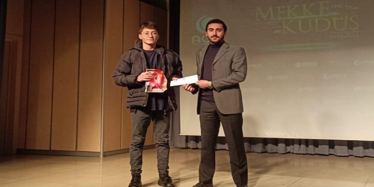 Lise Öğrencisi Yarışmada Kazandığı Para Ödülünü Filistin’e Bağışladı