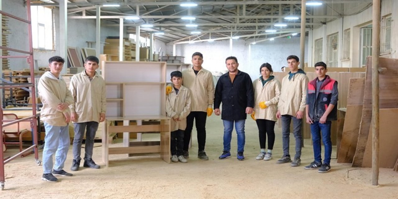 Valilikten "Her Eve Bir Çalışma Masası Projesi"
