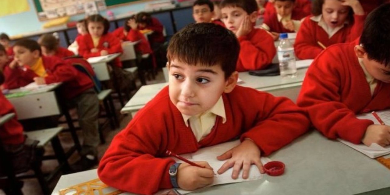 Spekülasyondu gerçek oldu: Okullar 4 güne iniyor!