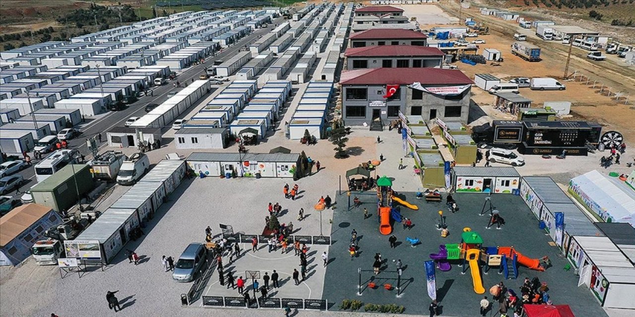 Deprem bölgesinde öğretmenlerimizin konteynırlardan tahliyesi istendi!