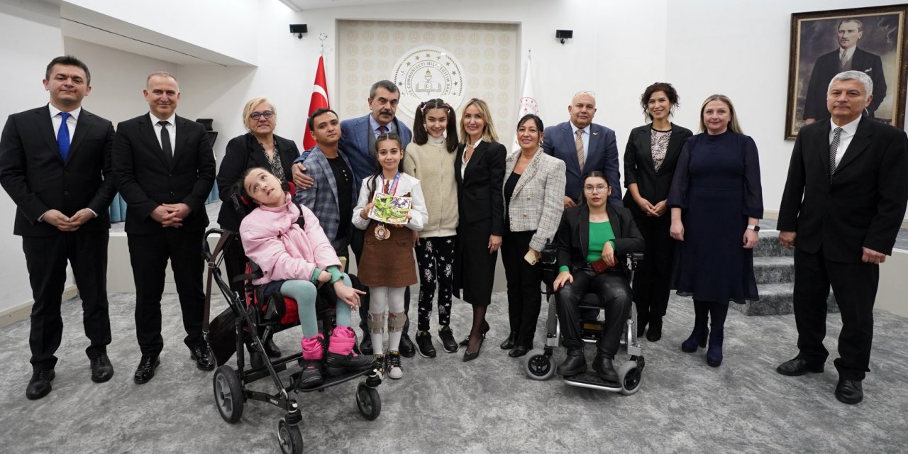 Bakan Yusuf Tekin, özel çocuklarla buluştu
