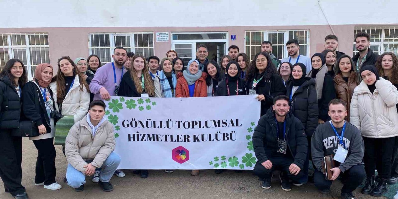 Üniversite öğrencileri ana sınıfı kurdu