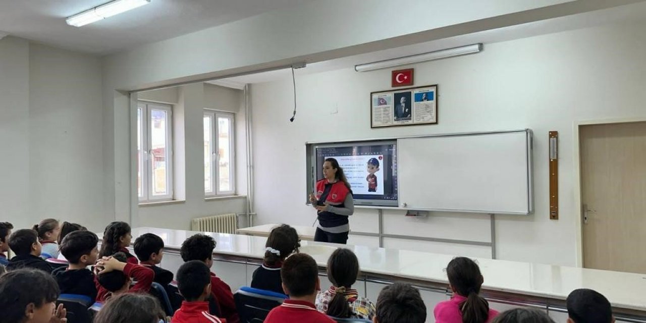 Öğrencilere siber farkındalık eğitimi
