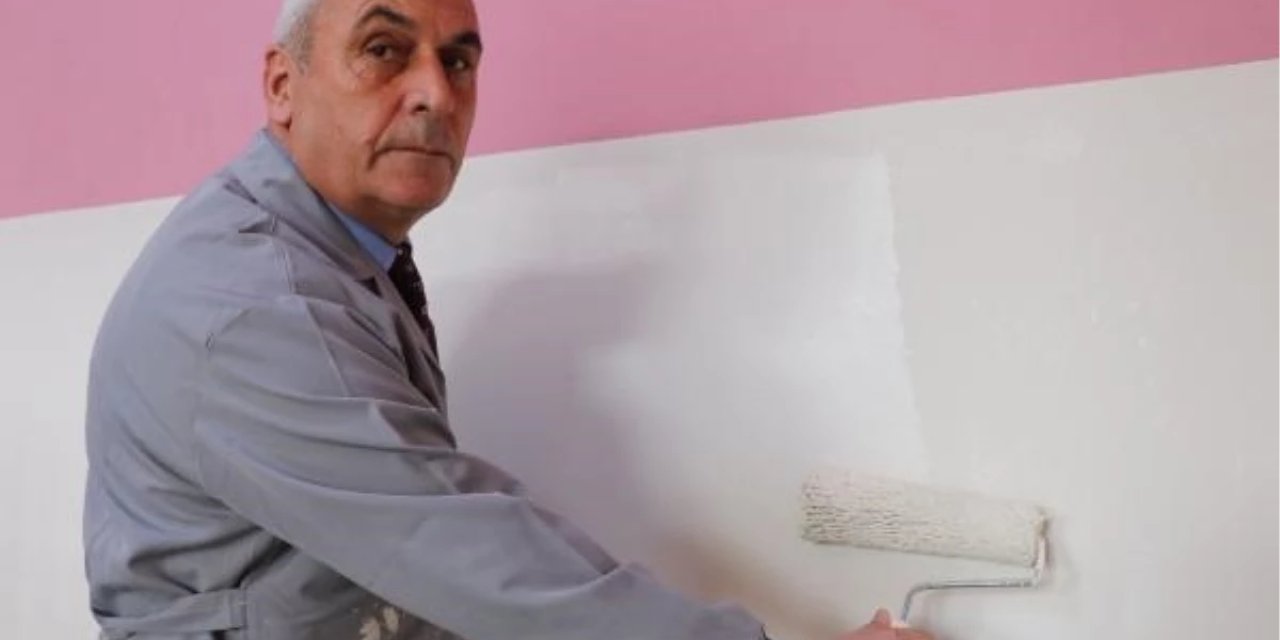 Öğretmen ve öğrenciler, kendi ürettikleri boyalarla okullarını boyadı