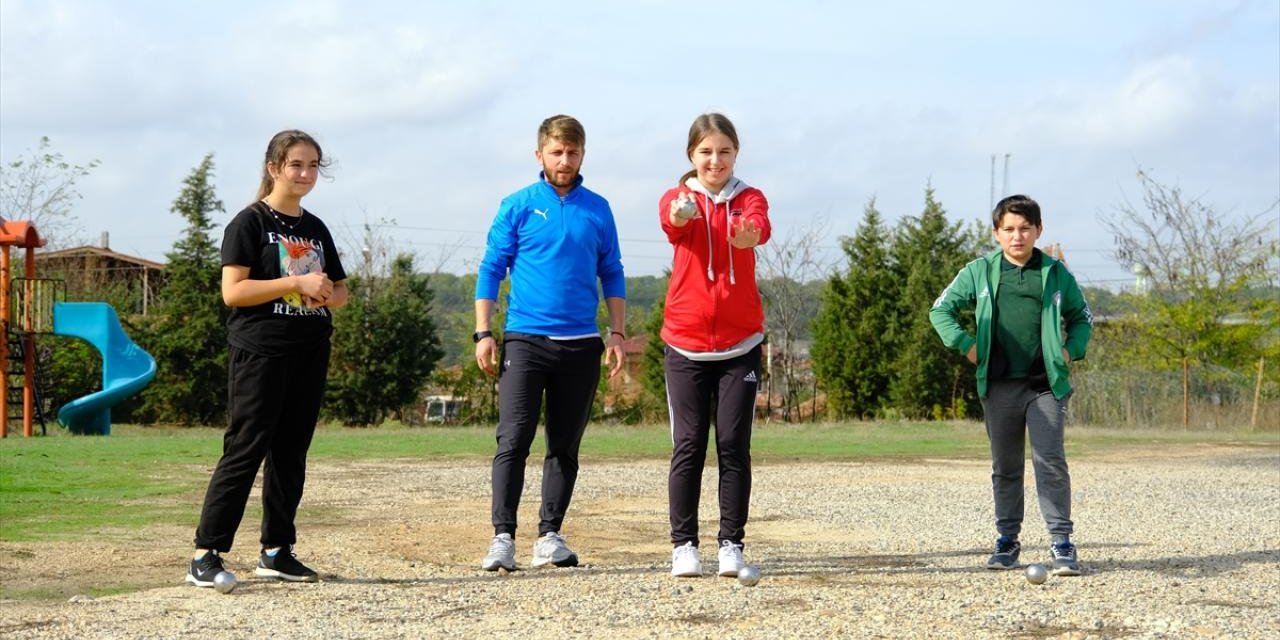 Şaban öğretmen köy okulunun adını sporla duyurdu