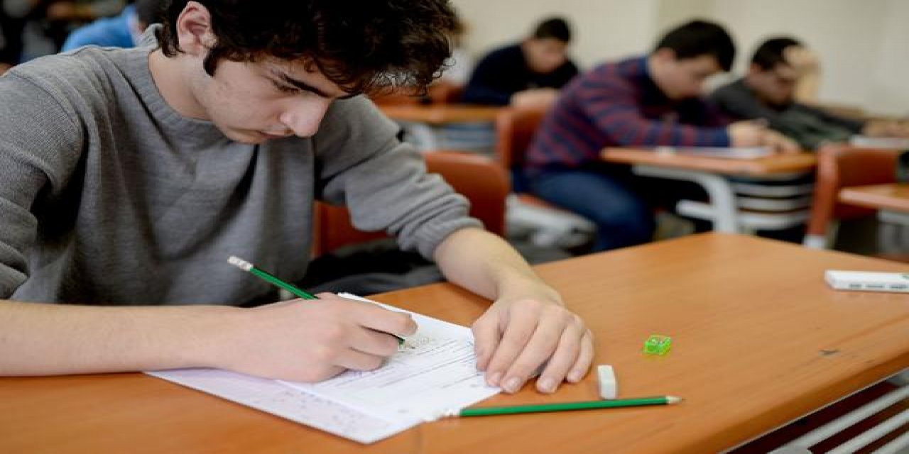 MEB'den 8. Sınıf ve 12. sınıflara devamsızlık müjdesi gelecek mi?