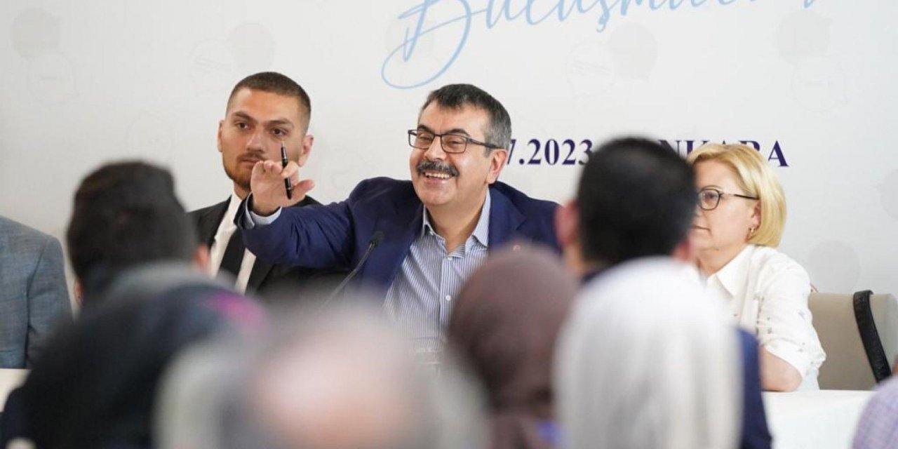 Bakan Yusuf Tekin'e haksızlık yapılıyor: Bakan Tekin en yüksek öğretmen atama sayısını istemez mi?
