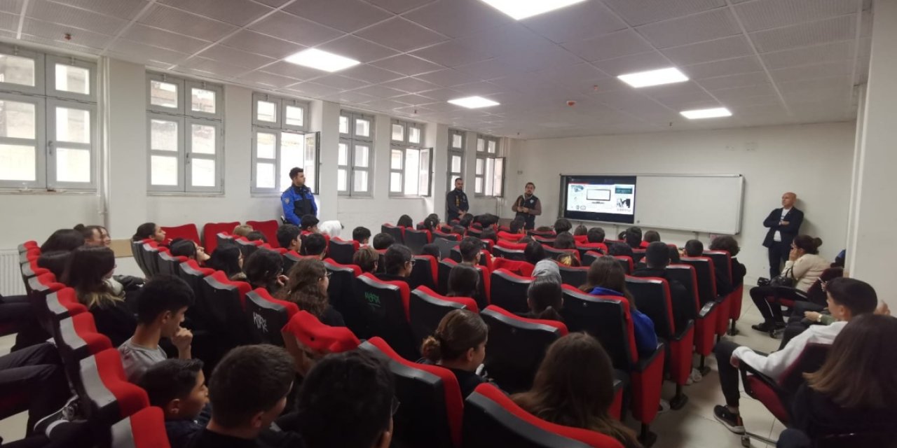 Öğretmenler boş günlerinde toplantı ve törene katılmak zorunda mı?