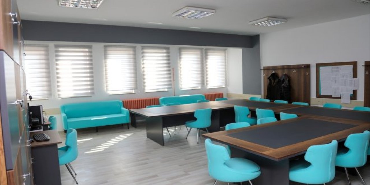 Ramazan ayında öğretmenler odasında çay içmeli mi tartışması