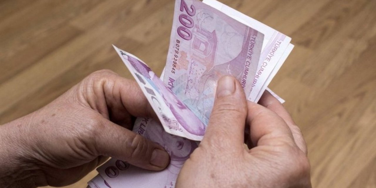 Seyyanen zam bekleyen emeklilerin hayalleri suya düştü