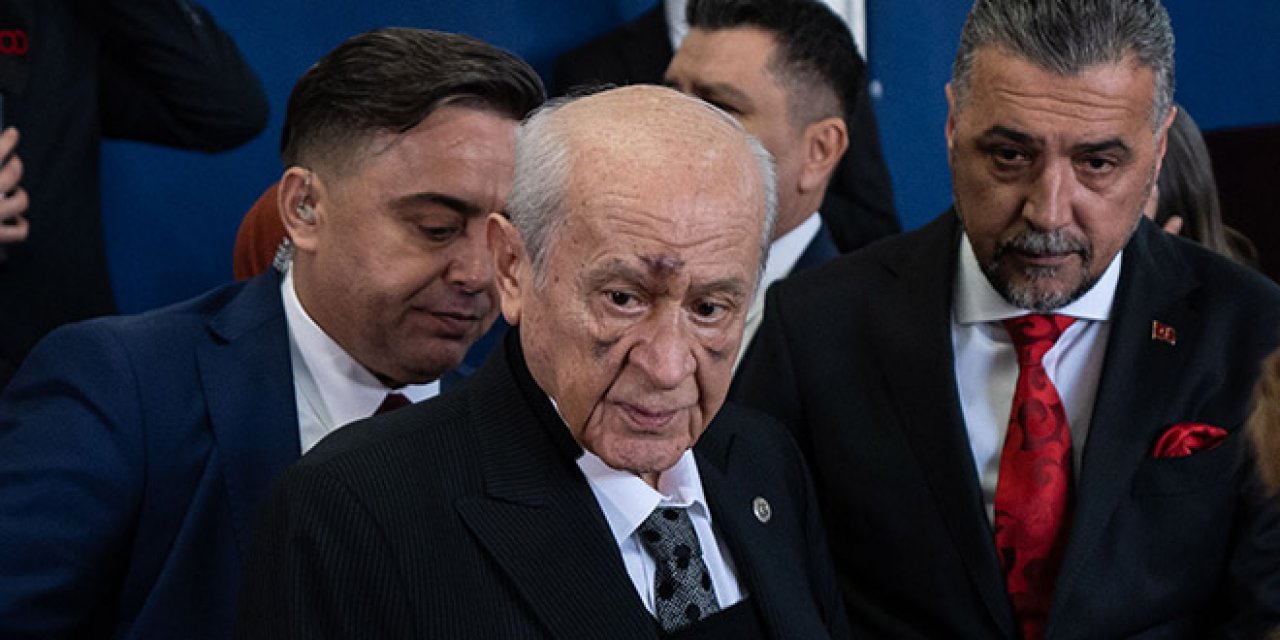 Oyunu kullanan Devlet Bahçeli'nin yüzünde neden morluklar var?