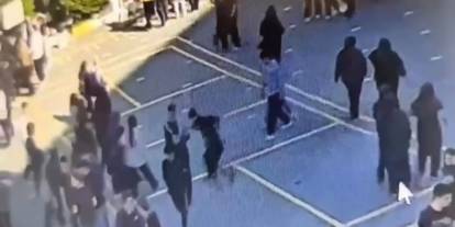 Lisede Dehşet Anları: Öğrenci Okul Bahçesinde Arkadaşını Bıçakladı