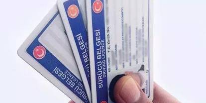 Ehliyette Üst Yaş Sınırı Kesinleşti: Artık O Yaştakiler Direksiyon Başına Geçemeyecek!