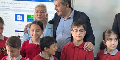 Bakan Yusuf Tekin’den Okula Sürpriz Bayram Ziyareti