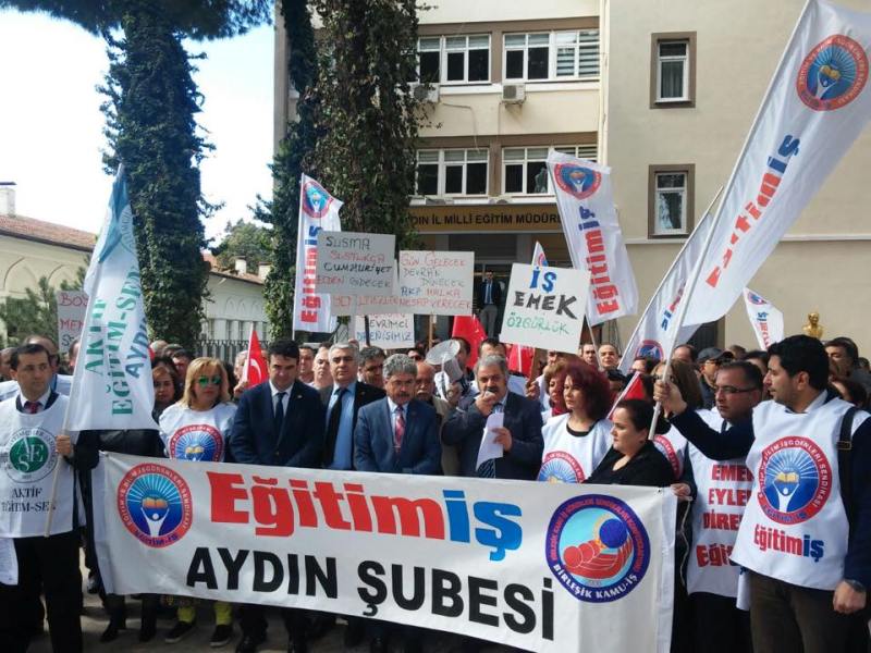 Öğretmenlere Verilen Sürgün Cezası Protesto Edildi