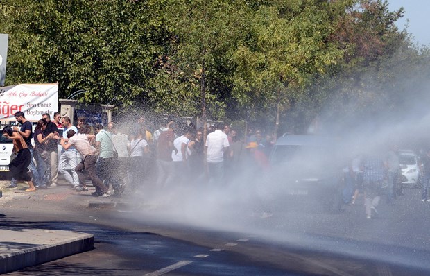 Eğitim-Sen'in protestosuna polis müdahele etti