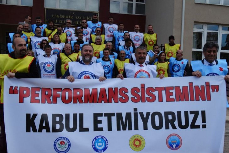 4 sendikadan ortak öğretmenlere performans sistemi protestosu