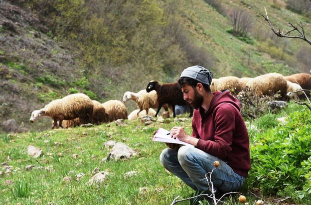 ÖĞRETMEN ADAYI: &quot;KOYUNLARI OTLATIRKEN KPSS ÇALIŞIYORUM&quot;