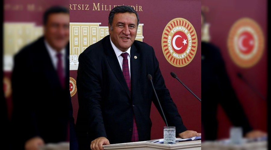 &quot;Öğretmen açığı var, öğretmen ataması yok&quot;-Öğretmen atamaları
